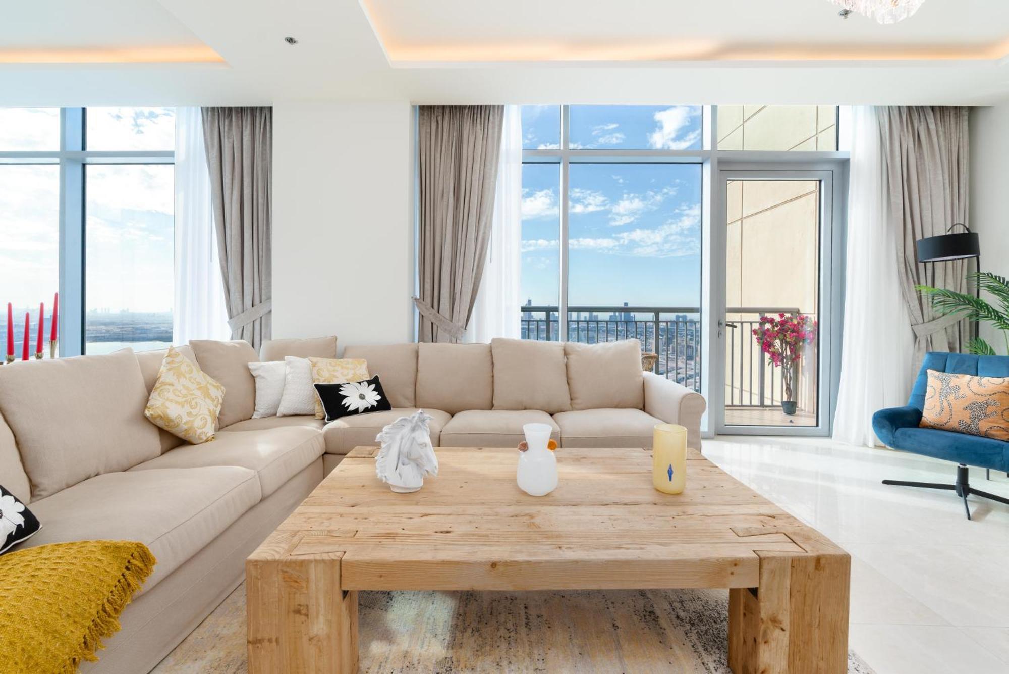 Spacious & Amazing 3 Bedroom Penthouse Burj Khalifa View *