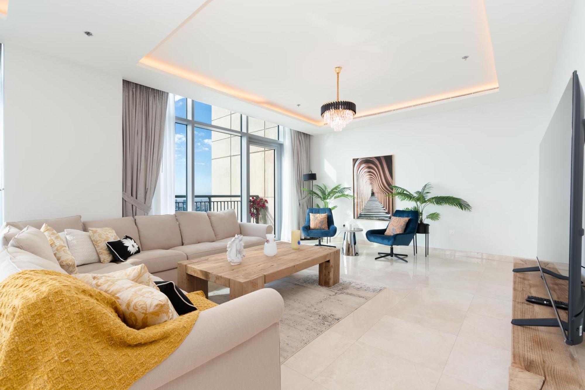 Spacious & Amazing 3 Bedroom Penthouse Burj Khalifa View Apartment *