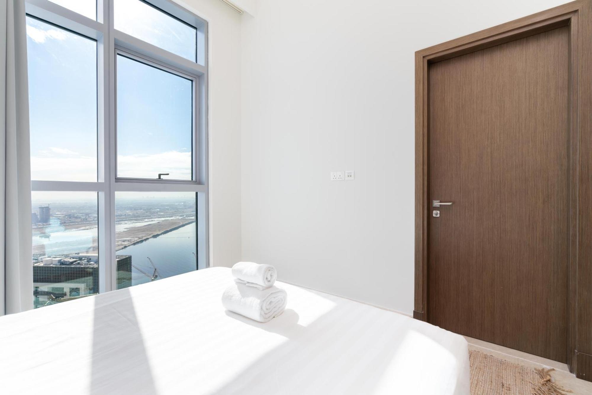 Spacious & Amazing 3 Bedroom Penthouse Burj Khalifa View Apartment *