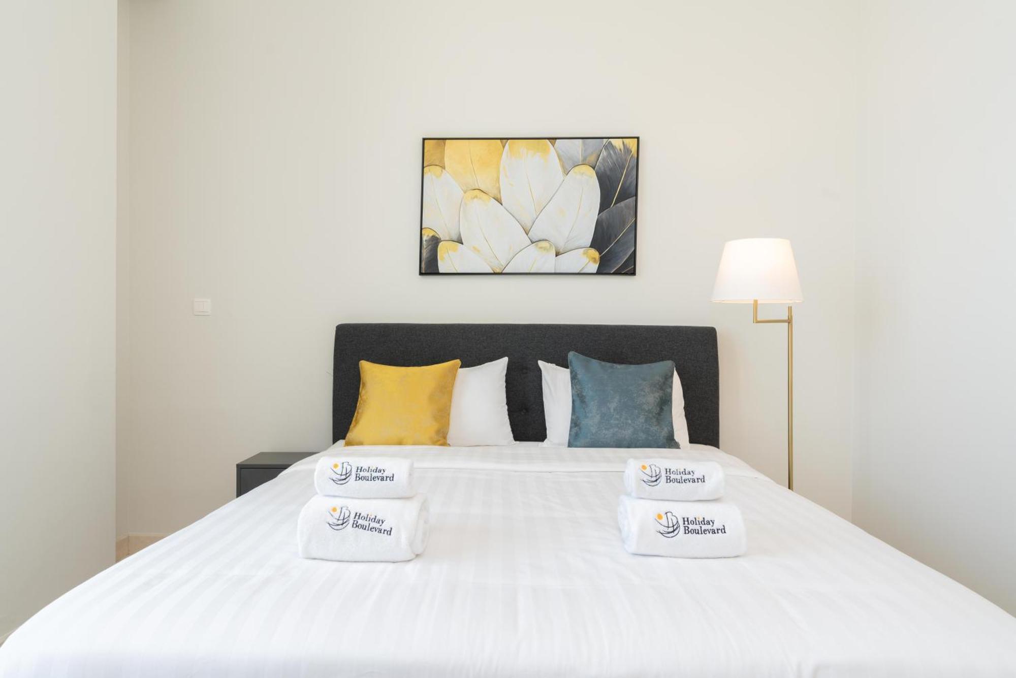 Spacious & Amazing 3 Bedroom Penthouse Burj Khalifa View Apartment