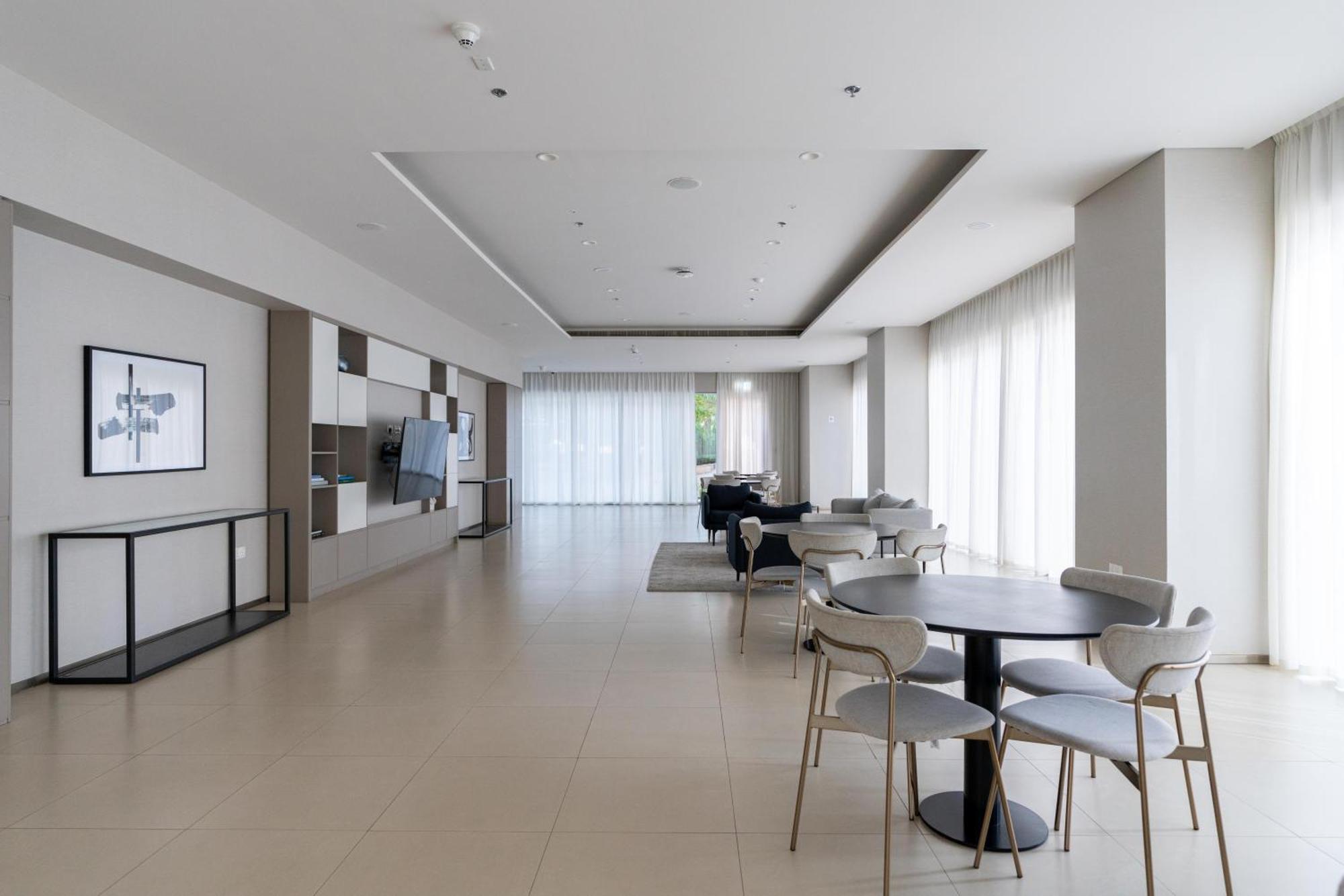 Spacious & Amazing 3 Bedroom Penthouse Burj Khalifa View Apartment *